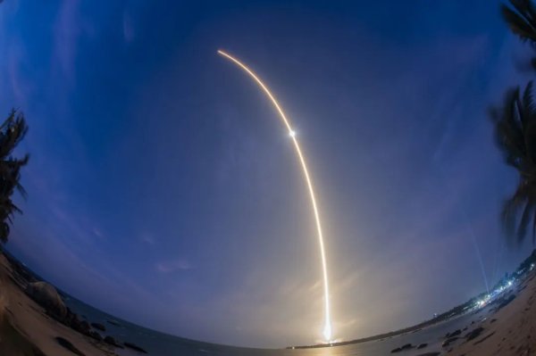 恒瑞易配 6.5吨“太空快递”3小时送达，里面还有鲜桃